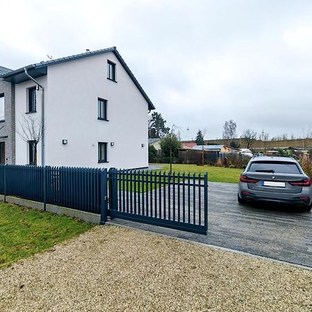 Bohnapartments Luxury Villa Berlin - 210Qm - Wintergarten - Kamin - 4 Kostenlose Parkplaetze - 6 Schlafzimmer - Neubau - Luxusausstattung Birkenwerder Esterno foto