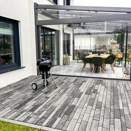 Bohnapartments Luxury Villa Berlin - 210Qm - Wintergarten - Kamin - 4 Kostenlose Parkplaetze - 6 Schlafzimmer - Neubau - Luxusausstattung Birkenwerder Esterno foto