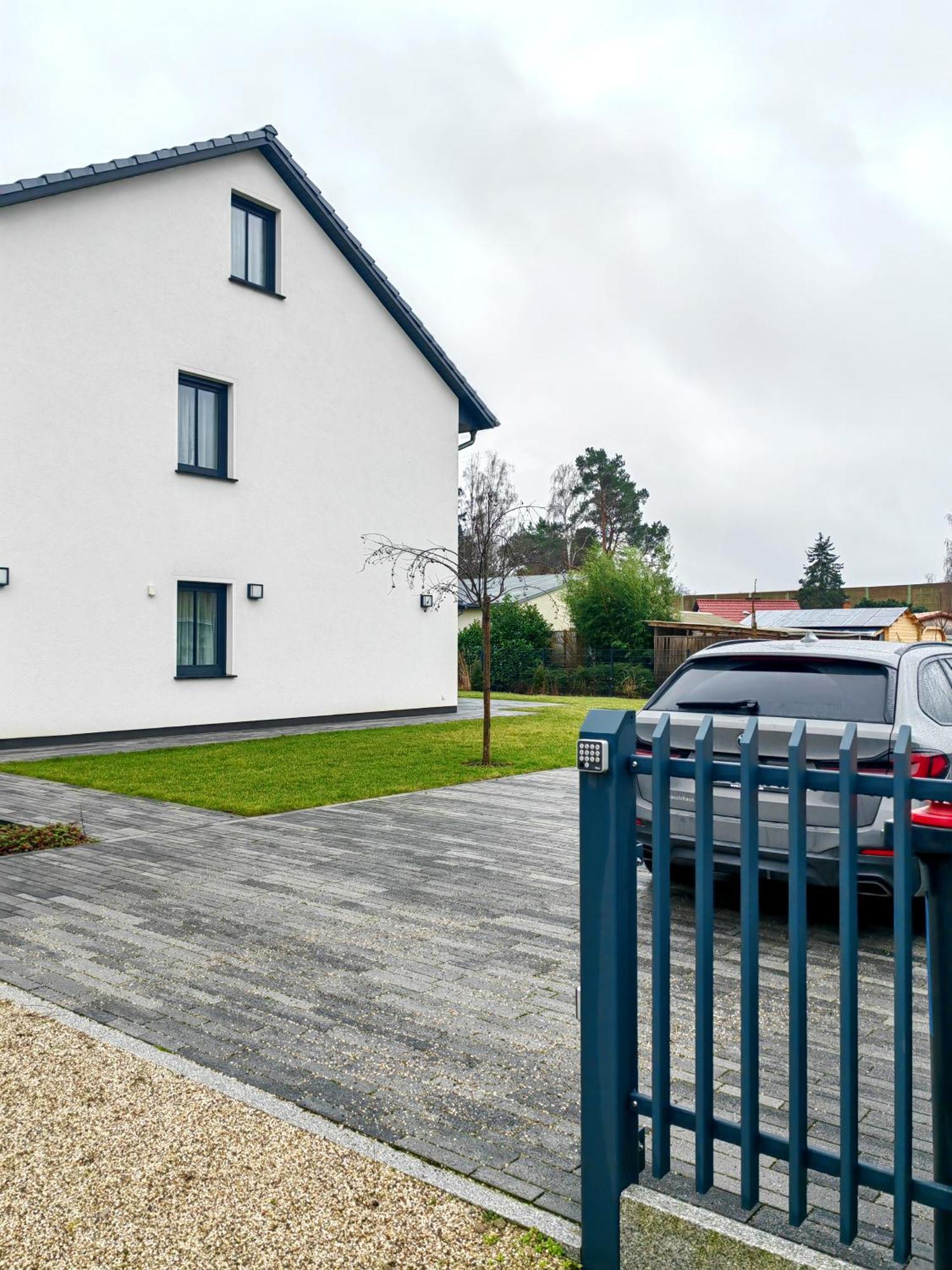 Bohnapartments Luxury Villa Berlin - 210Qm - Wintergarten - Kamin - 4 Kostenlose Parkplaetze - 6 Schlafzimmer - Neubau - Luxusausstattung Birkenwerder Esterno foto