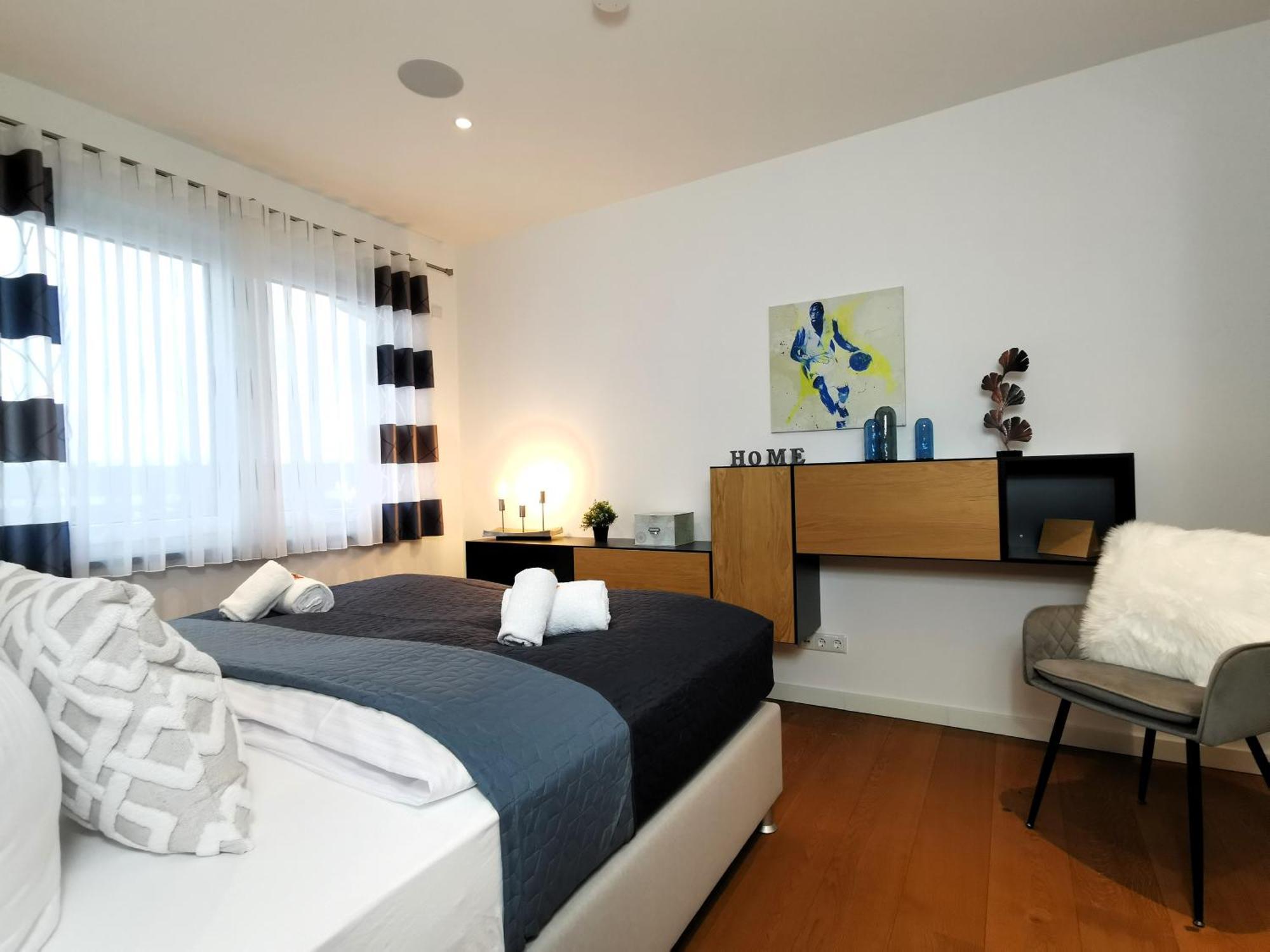 Bohnapartments Luxury Villa Berlin - 210Qm - Wintergarten - Kamin - 4 Kostenlose Parkplaetze - 6 Schlafzimmer - Neubau - Luxusausstattung Birkenwerder Esterno foto