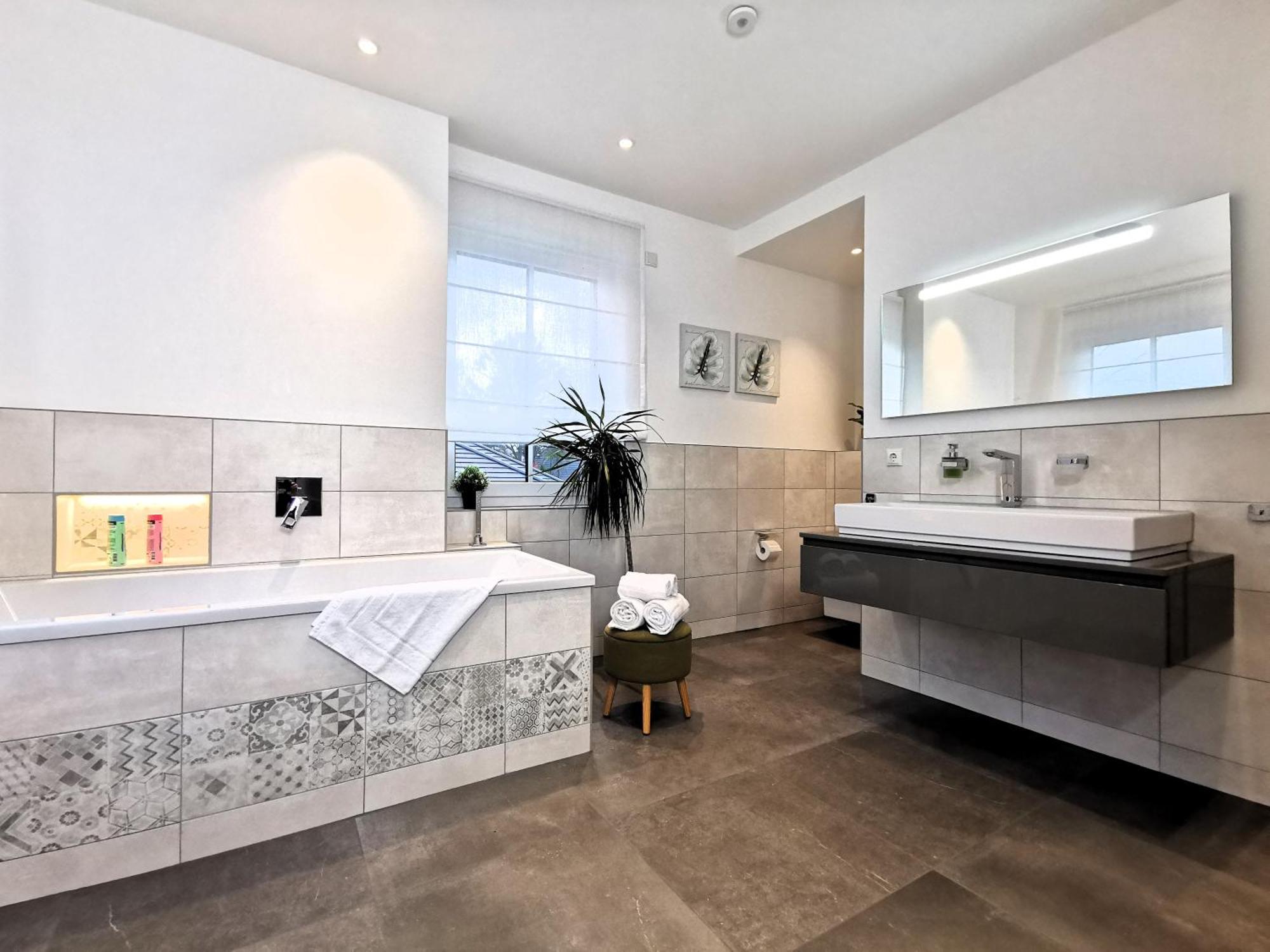 Bohnapartments Luxury Villa Berlin - 210Qm - Wintergarten - Kamin - 4 Kostenlose Parkplaetze - 6 Schlafzimmer - Neubau - Luxusausstattung Birkenwerder Esterno foto