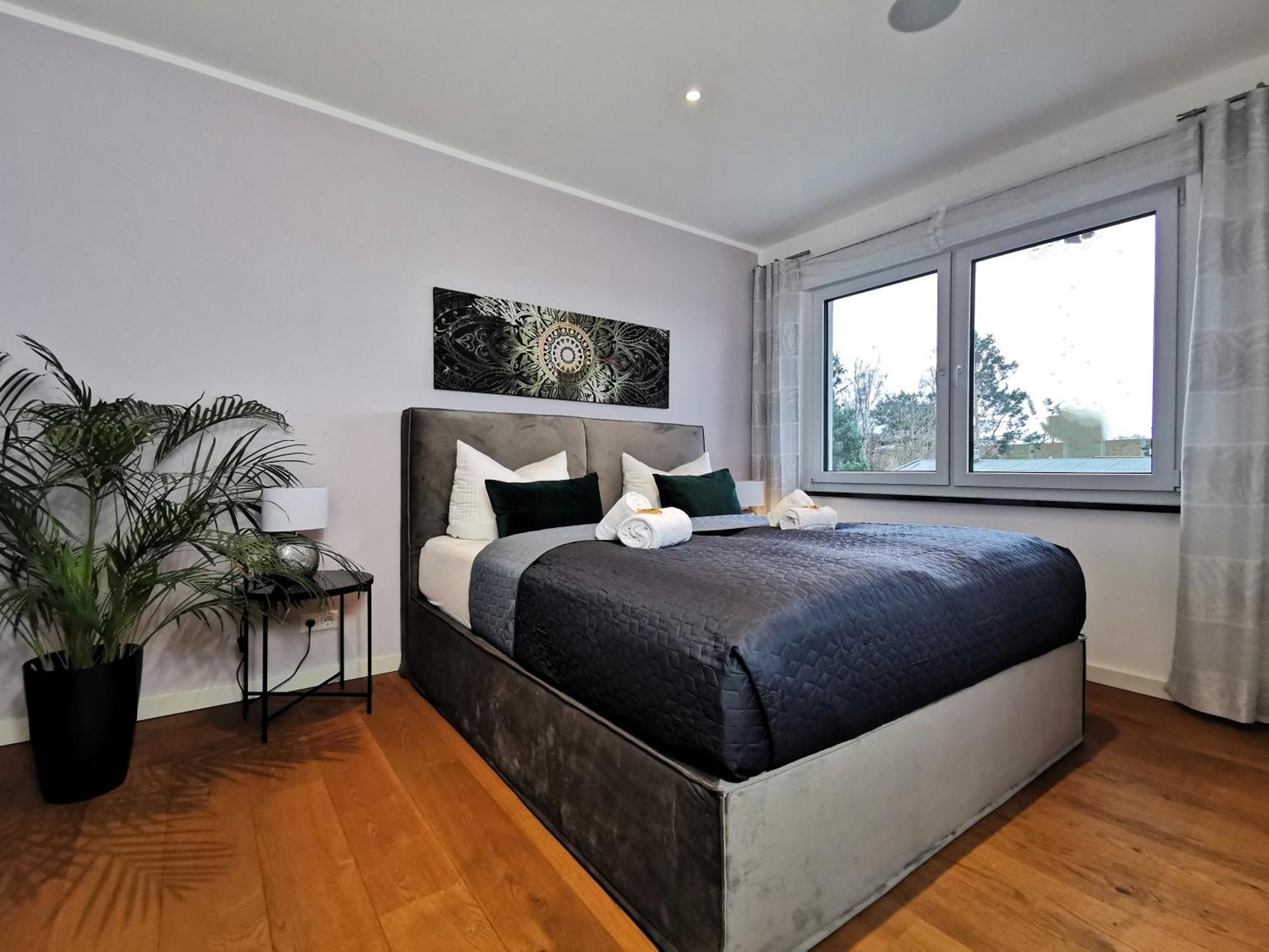 Bohnapartments Luxury Villa Berlin - 210Qm - Wintergarten - Kamin - 4 Kostenlose Parkplaetze - 6 Schlafzimmer - Neubau - Luxusausstattung Birkenwerder Esterno foto