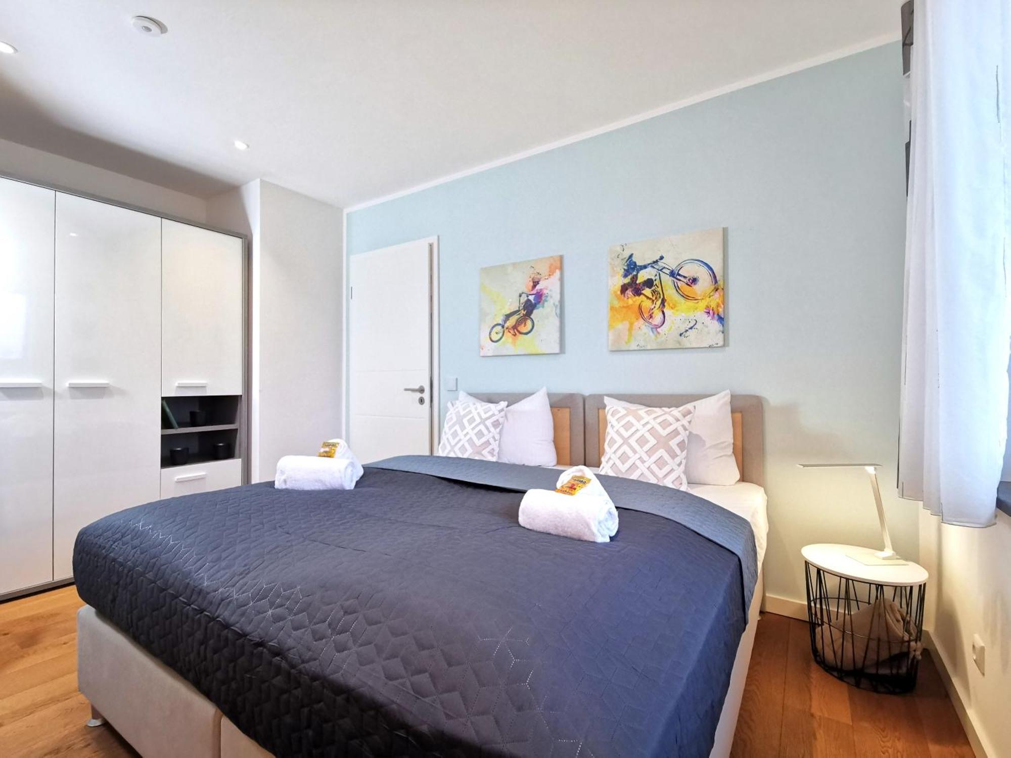 Bohnapartments Luxury Villa Berlin - 210Qm - Wintergarten - Kamin - 4 Kostenlose Parkplaetze - 6 Schlafzimmer - Neubau - Luxusausstattung Birkenwerder Esterno foto
