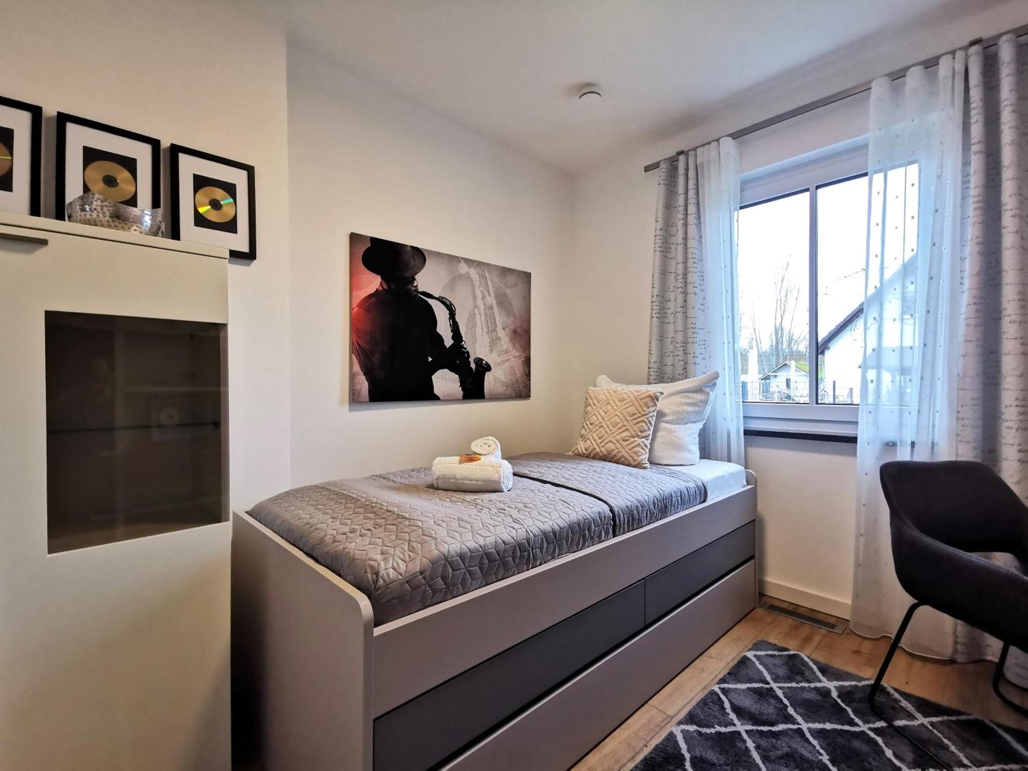 Bohnapartments Luxury Villa Berlin - 210Qm - Wintergarten - Kamin - 4 Kostenlose Parkplaetze - 6 Schlafzimmer - Neubau - Luxusausstattung Birkenwerder Esterno foto