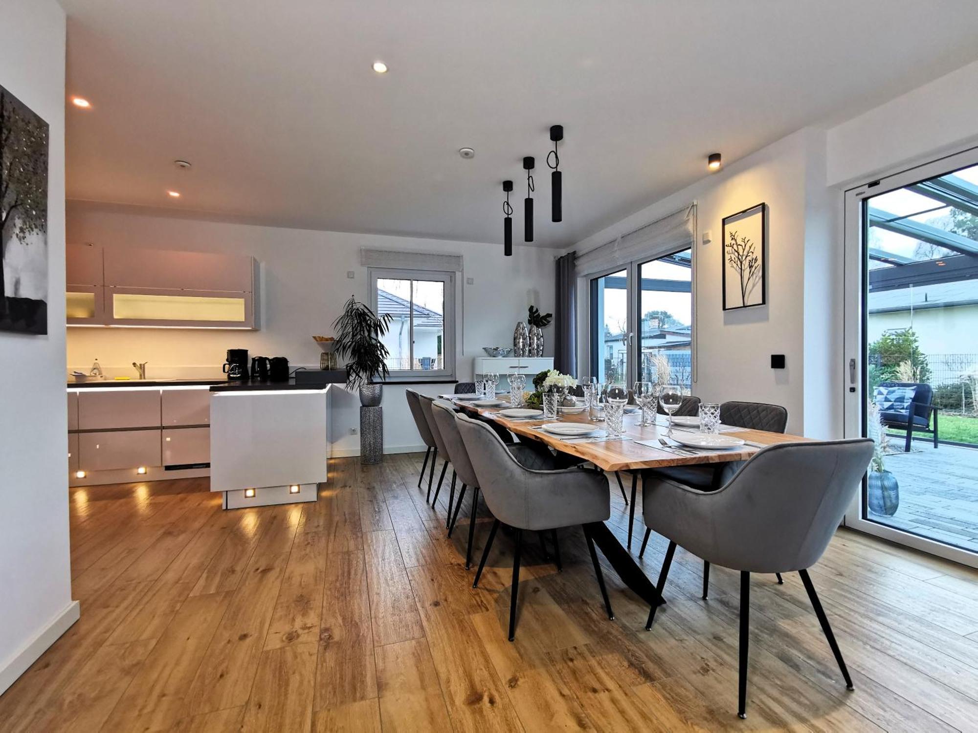 Bohnapartments Luxury Villa Berlin - 210Qm - Wintergarten - Kamin - 4 Kostenlose Parkplaetze - 6 Schlafzimmer - Neubau - Luxusausstattung Birkenwerder Esterno foto