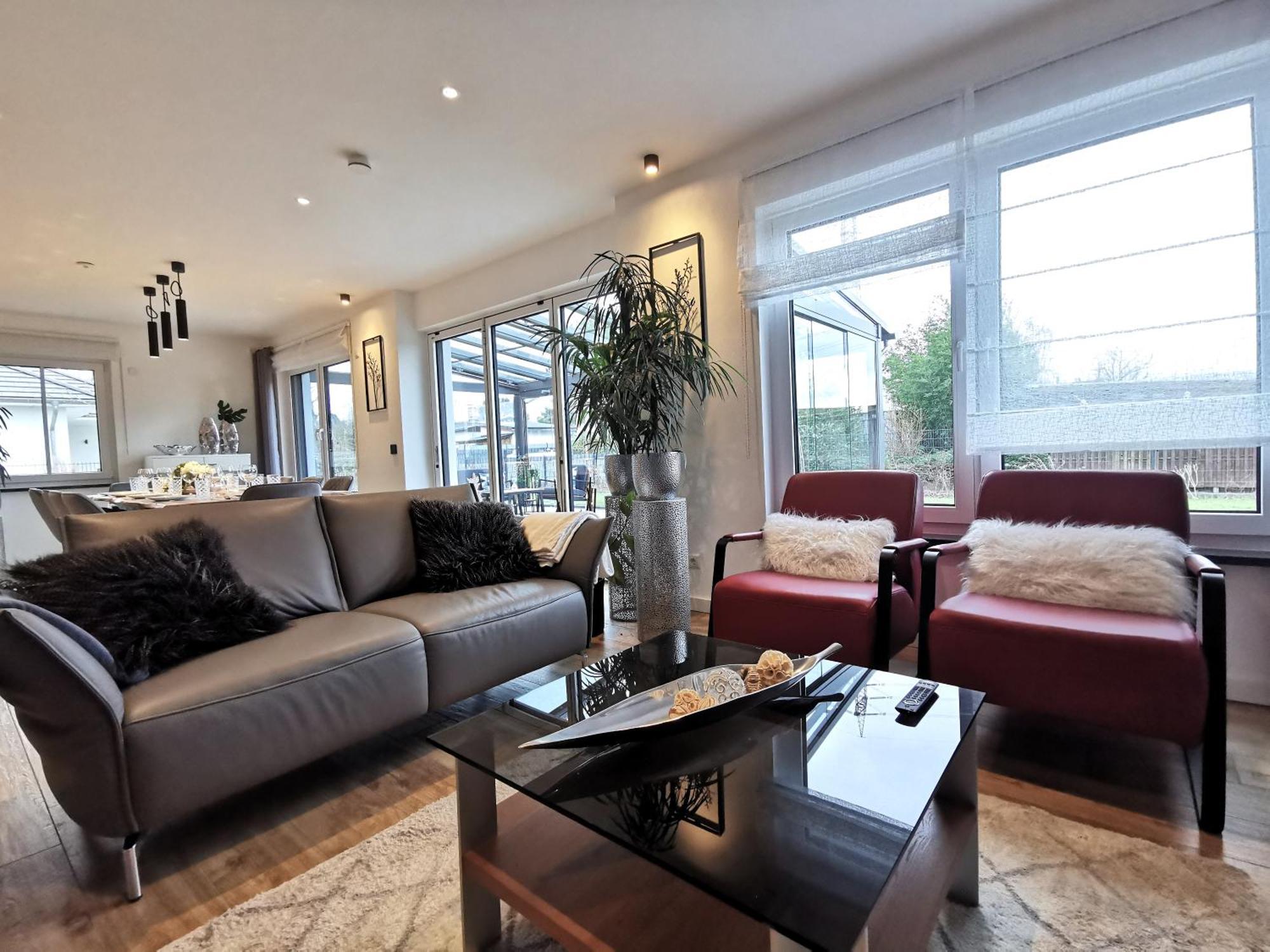 Bohnapartments Luxury Villa Berlin - 210Qm - Wintergarten - Kamin - 4 Kostenlose Parkplaetze - 6 Schlafzimmer - Neubau - Luxusausstattung Birkenwerder Esterno foto