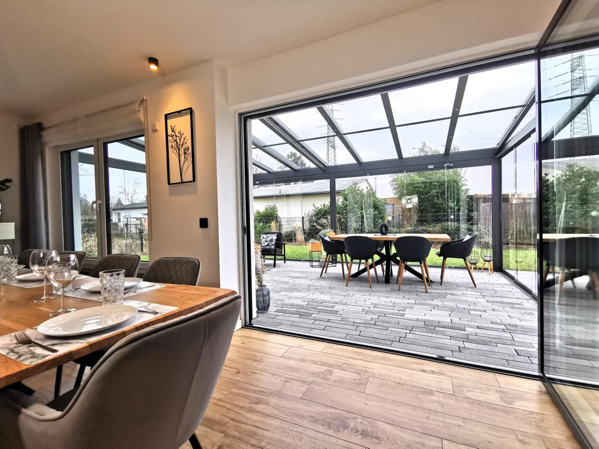 Bohnapartments Luxury Villa Berlin - 210Qm - Wintergarten - Kamin - 4 Kostenlose Parkplaetze - 6 Schlafzimmer - Neubau - Luxusausstattung Birkenwerder Esterno foto