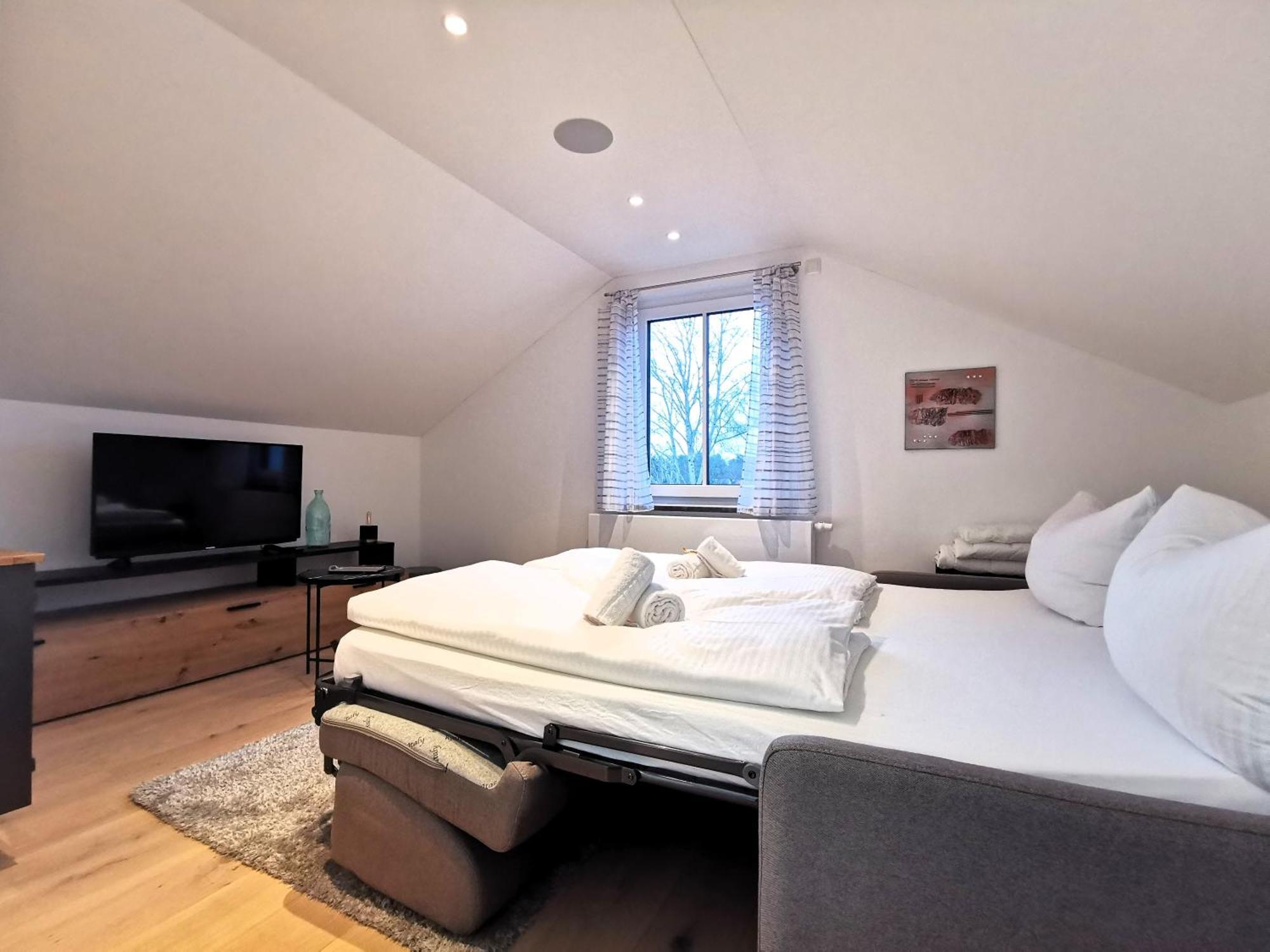 Bohnapartments Luxury Villa Berlin - 210Qm - Wintergarten - Kamin - 4 Kostenlose Parkplaetze - 6 Schlafzimmer - Neubau - Luxusausstattung Birkenwerder Esterno foto