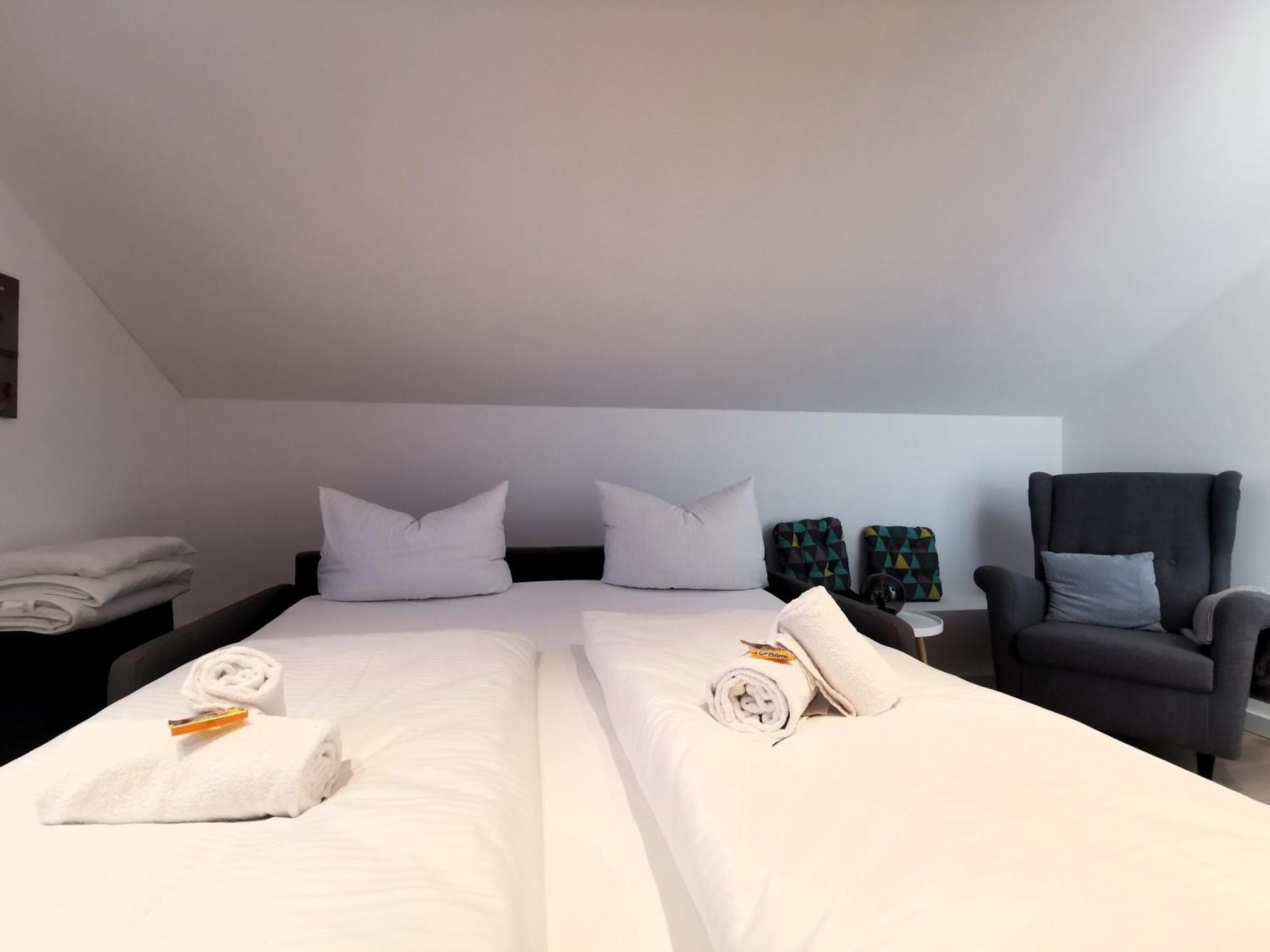 Bohnapartments Luxury Villa Berlin - 210Qm - Wintergarten - Kamin - 4 Kostenlose Parkplaetze - 6 Schlafzimmer - Neubau - Luxusausstattung Birkenwerder Esterno foto